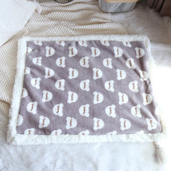 Thick Lamb Fleece Pet Dog Blanket Soft Flannel Cat and Dog Cushion To Keep Warm Cat and Dog Sleeping Blanket Winter Pet Cushion